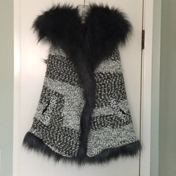 Faux Fur Vest - Picture 3 of 5